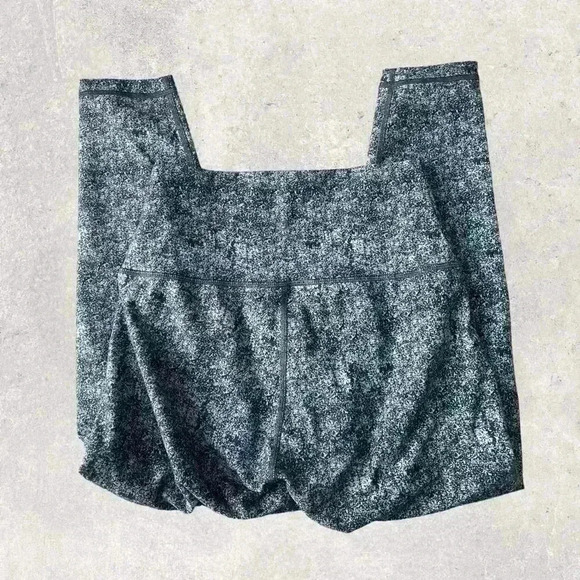 Peloton Capri Leggings - Picture 4 of 7